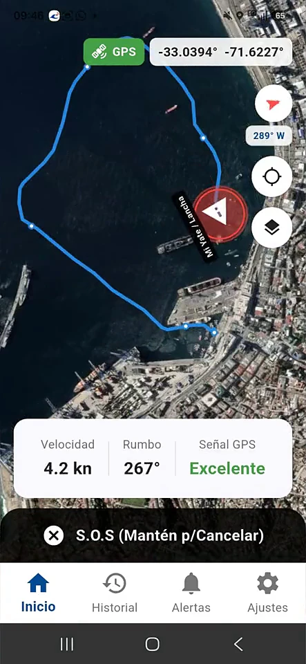 Pantalla real de la app con el SOS activo: la embarcación aparece en rojo y el botón cambia a «S.O.S (Mantén p/Cancelar)».