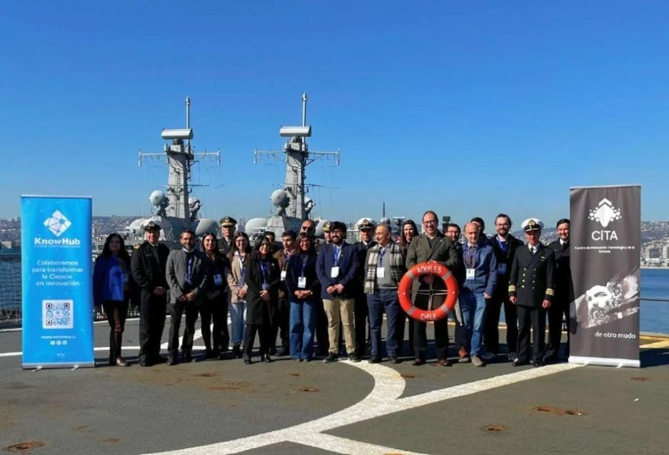 Encuentro a bordo con la comunidad marítima.